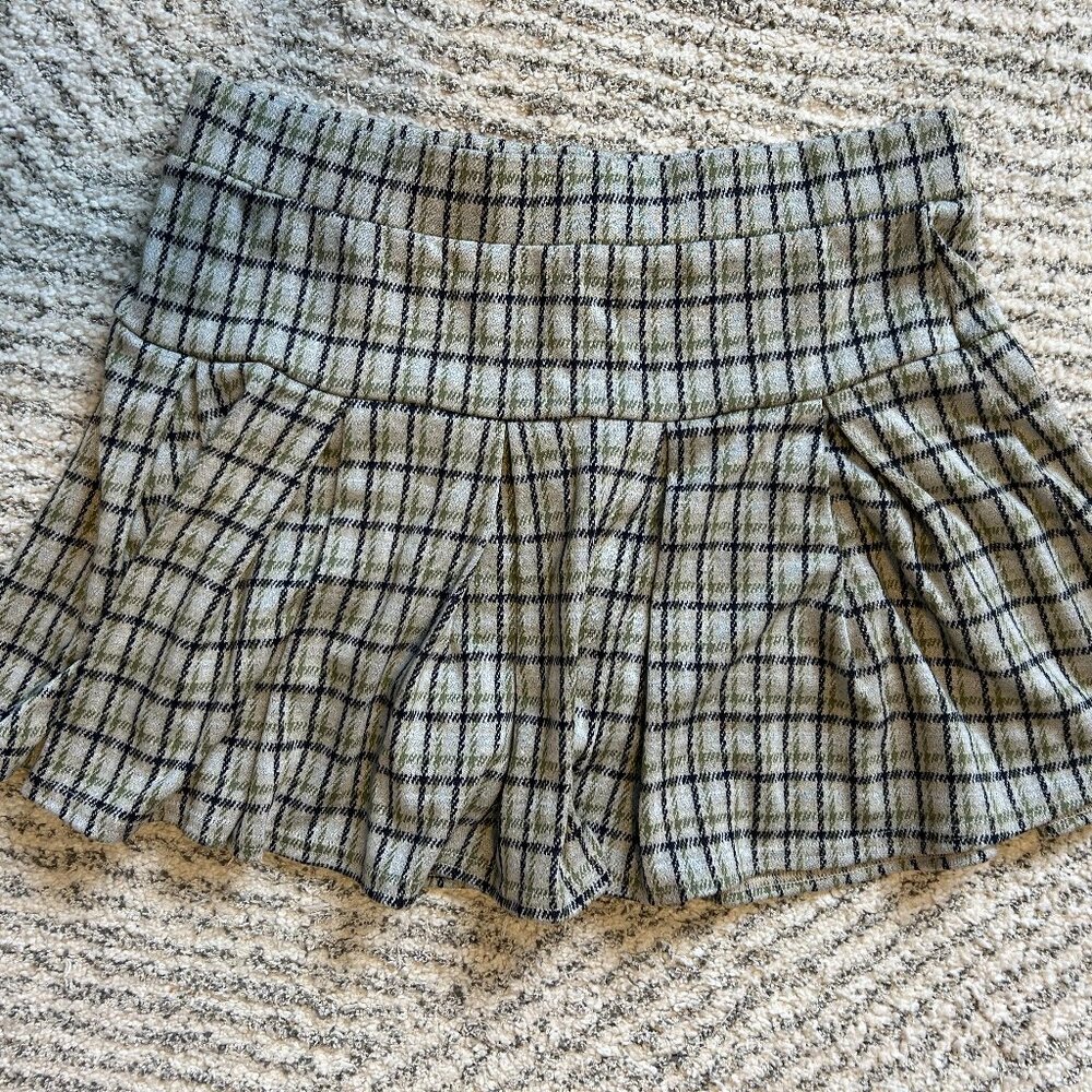 American Eagle Plaid Short!